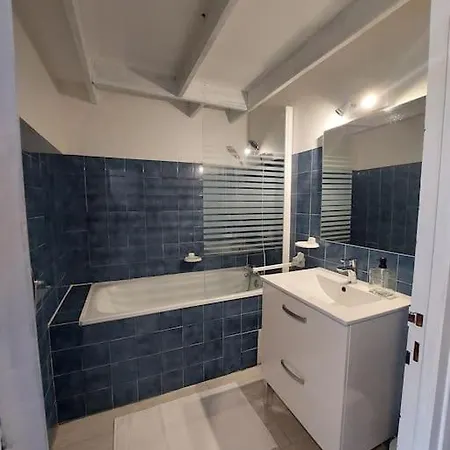 Apartment Appt Lumineux, Vue Place Vival Figeac