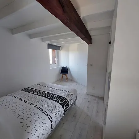 Appt Lumineux, Vue Place Vival